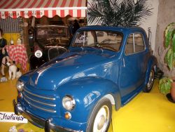 Drei kleine Italiener (In blau: Fiat 500 c, 1953)